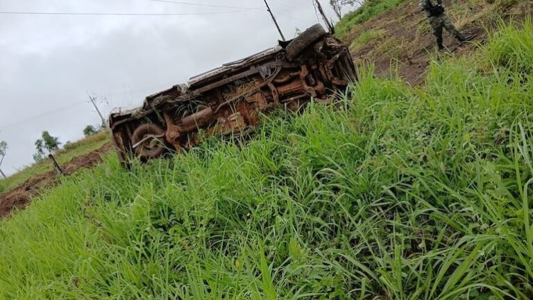 Joven pierde la vida en accidente de camioneta en Bella Vista.