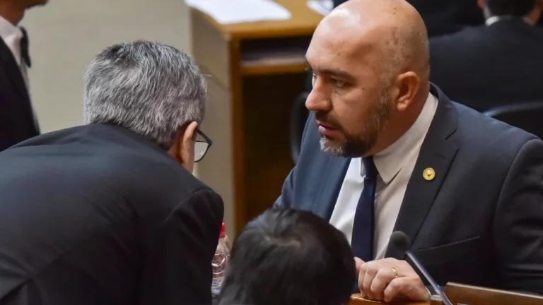 Titular del Congreso sostiene que juramento de Arévalo no corresponde