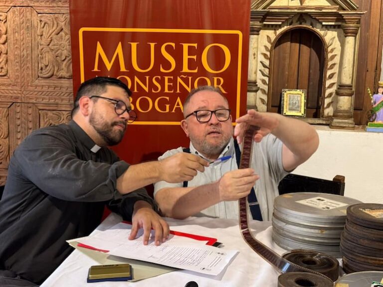 Arquidiócesis recibe la más grande colección fílmica paraguaya.