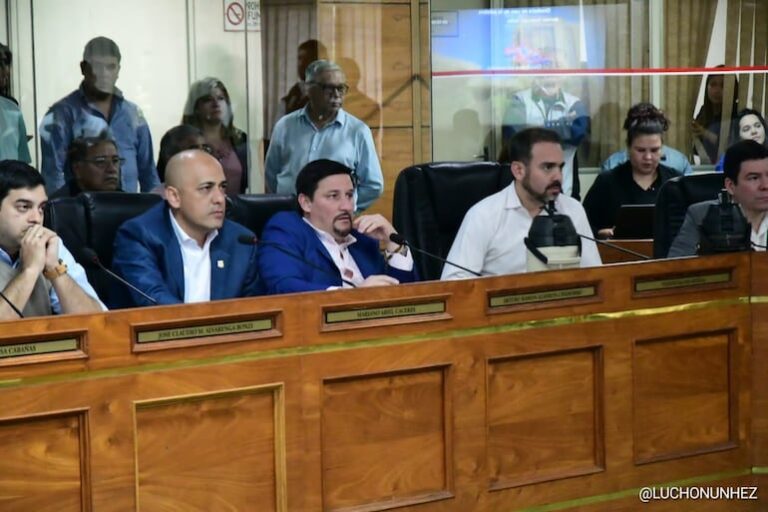 Arturo “Tuki” Almirón asume presidencia de Junta Municipal.