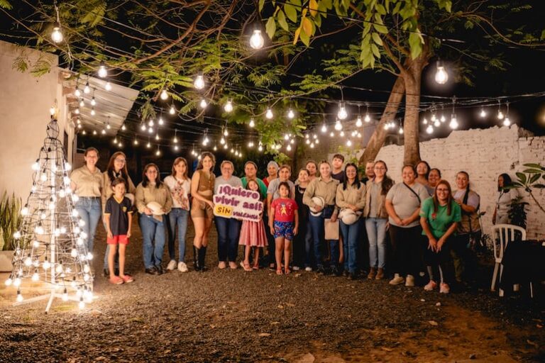 Campaña “Vivir sin violencia”: iluminan Cateura y Mercado 4.