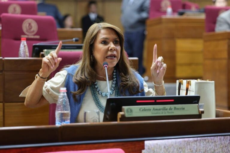Celeste Amarilla exige respeto y critica a “suertudos” políticos.