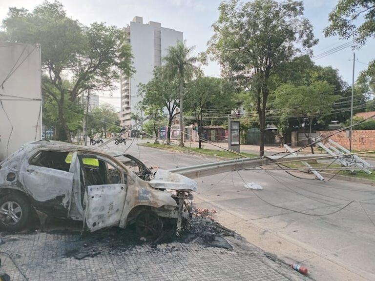 Conductor ebrio provoca grave accidente en Asunción.