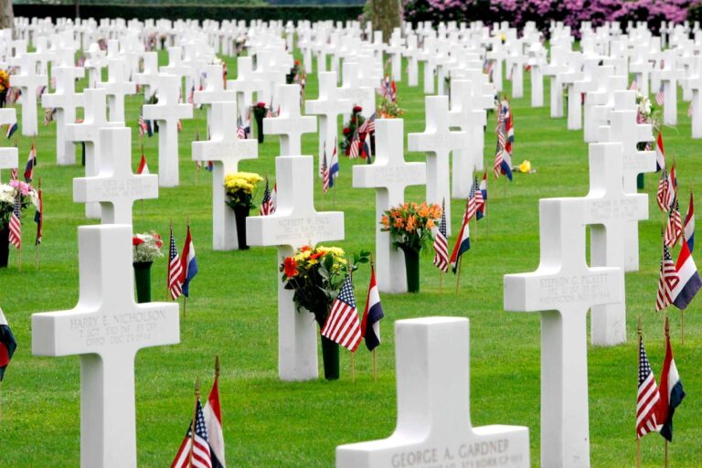 EE.UU. retira una placa sobre la segregación racial en su ejército de un cementerio militar de la Segunda Guerra Mundial en Países Bajos