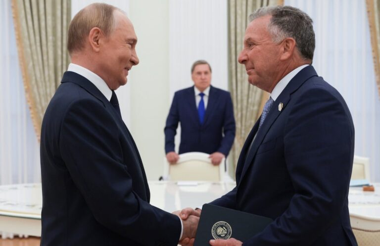 El enviado de Trump, Steve Witkoff, aconsejó a Rusia cómo halagar al presidente de Estados Unidos