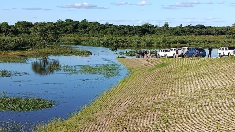 Encuentran cuerpo en arroyo Ñeembucú, cerca del Club Pilarense.