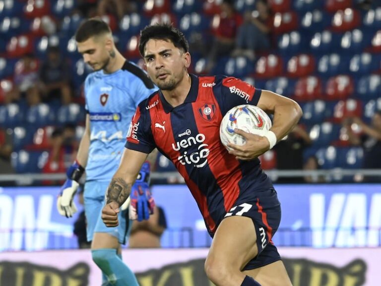La FIFA sanciona a Cerro Porteño con tres ventanas de transferencia sin poder fichar.