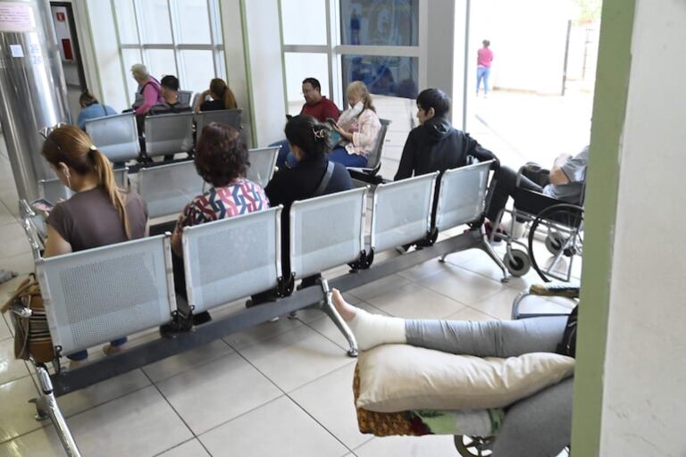 IPS refuta denuncia sindical sobre privatización de enfermería.