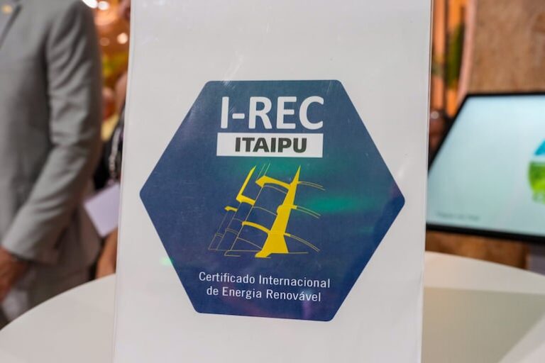 Itaipú emitirá certificados renovables y generará ingresos en Brasil.