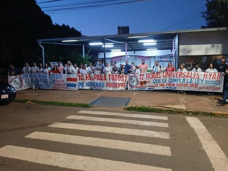 Médicos en Encarnación protestan por reducción de horas laborales.