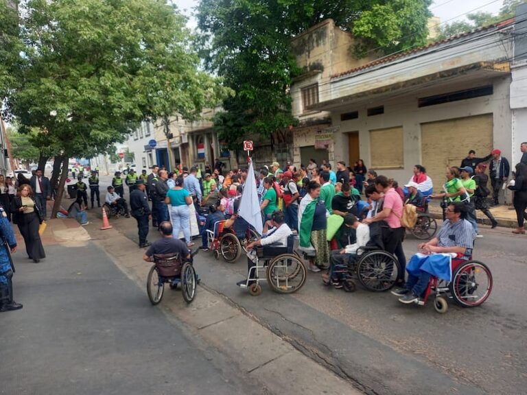 Medio año después, cartistas recuerdan a personas discapacitadas.
