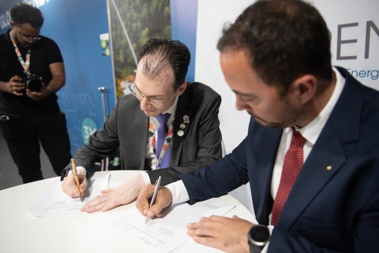 Paraguay y Brasil firman acuerdo de cooperación solar.