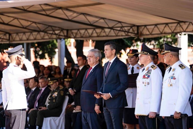 Peña y Riera retan al Senado con lista de policías.