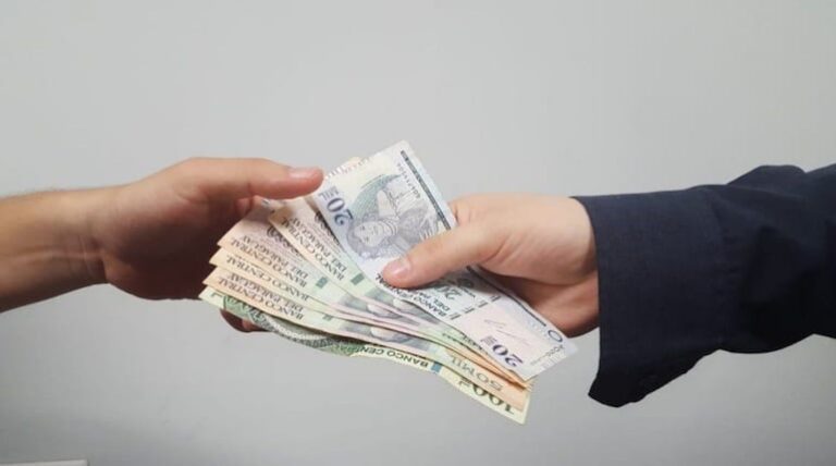 Piden reformas para cerrar brecha entre PIB y salarios.