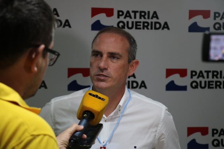 Rasmussen explica el acuerdo opositor para candidatura única en Asunción.