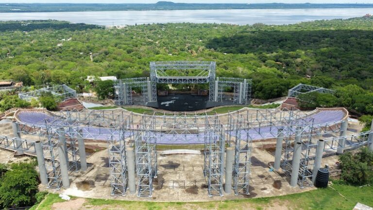 San Bernardino: la vida nocturna sigue en suspenso, lamentan.