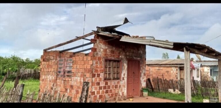 Setenta viviendas dañadas por violento temporal en Guairá.