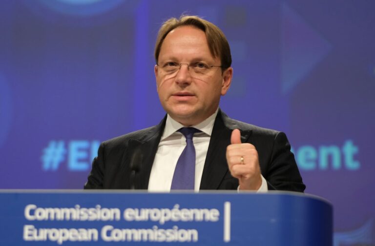 Un escándalo de espionaje húngaro en la UE implica al comisario de Orbán