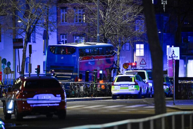 Varios muertos en un accidente de autobús en una parada en Estocolmo