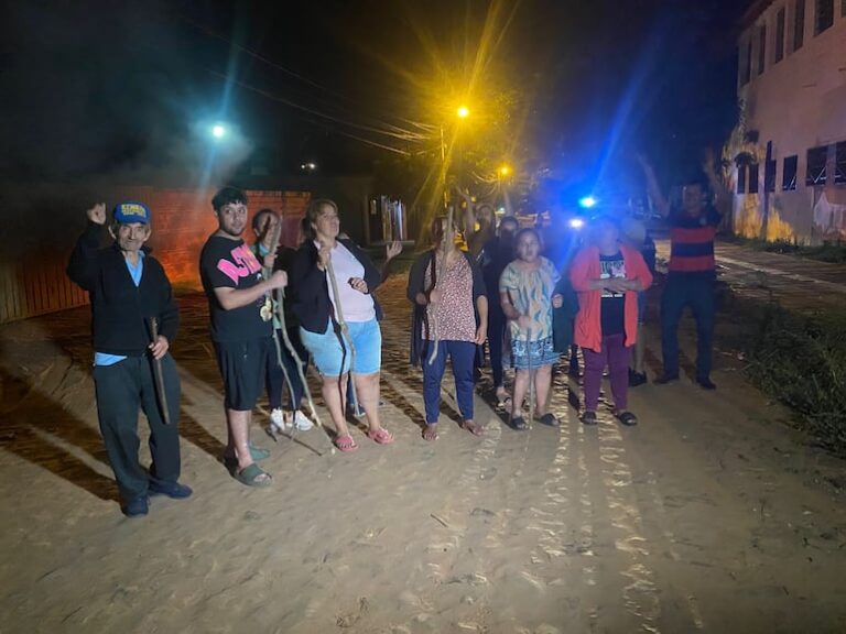 Vecinos de Isla Bogado protestan por mal transporte en Luque.