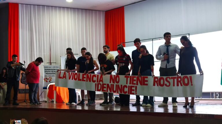 Estudiantes de UCP-PJC concientizan sobre violencia a través de teatro.