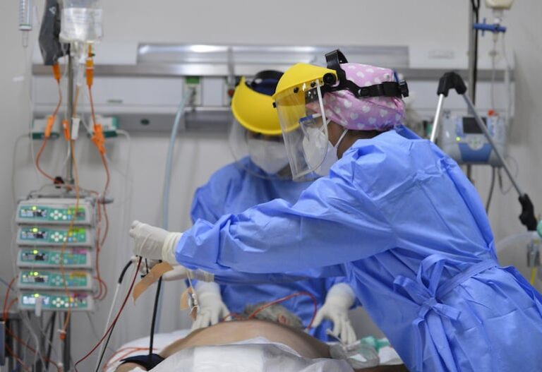 Aguinaldo: MEF comienza pagos a Salud y administrativos.