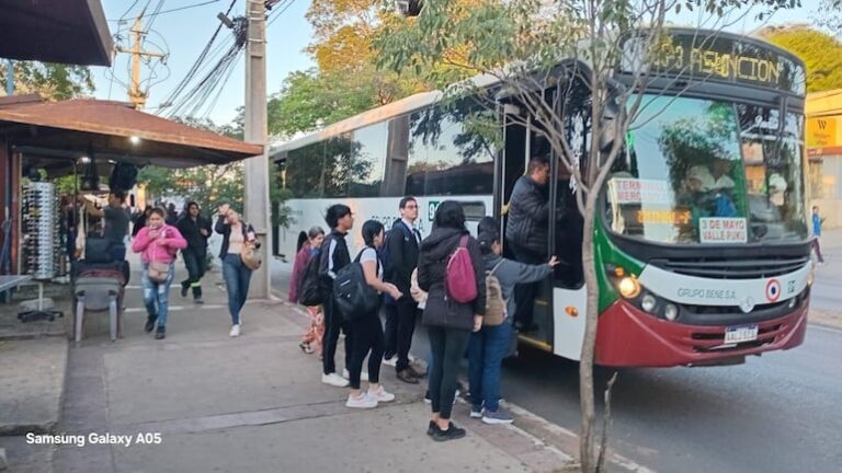 Convocan a conductores a reunión para evitar paro lunes.