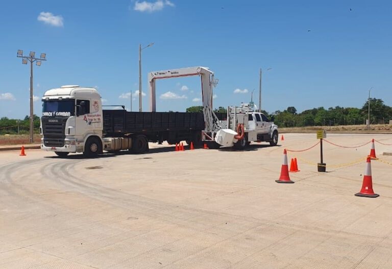 DNIT ejecuta simulacro en Puente de la Integración con camiones.