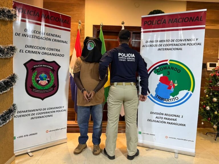 Detienen a brasileño sentenciado a 32 años por abuso.