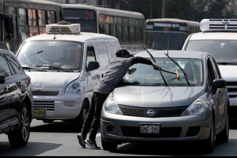 El 12% de los jóvenes está fuera del trabajo.