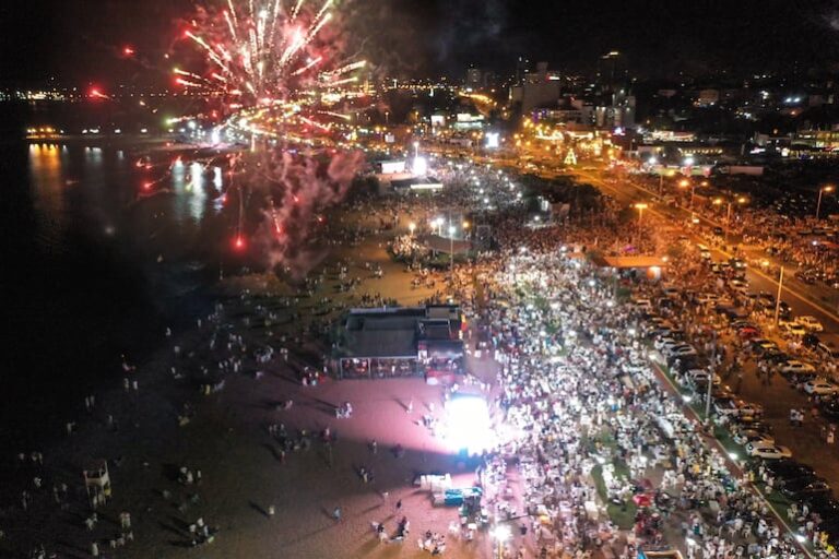 Encarnación celebrará 2026 con hoteles llenos y turistas.