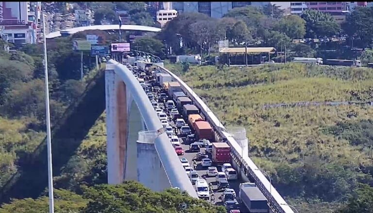 Horarios de cierre del Puente de la Amistad hoy y mañana.