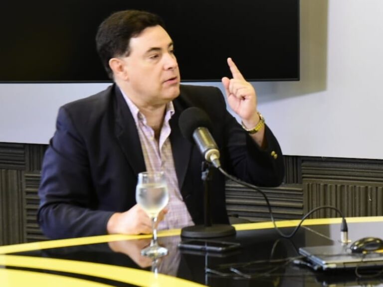 Hugo Estigarribia tacha a Nicanor de saltimbanqui político.