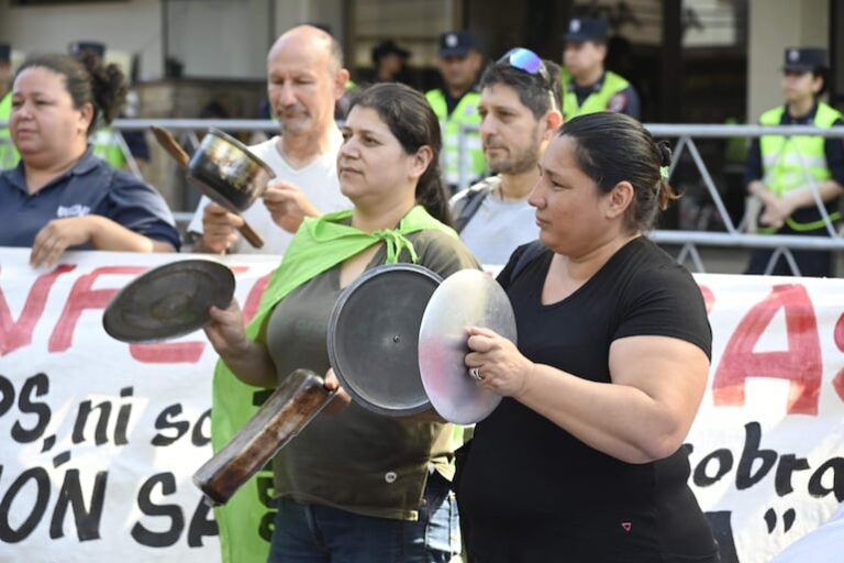 IPS: enfermería clama por salarios dignos con cacerolazos