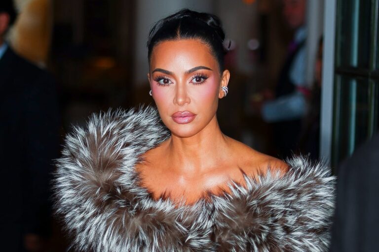 Kim Kardashian genera polémica tras regalar un perro a cada uno de sus cuatro hijos por Navidad: “Los cachorros no son peluches”