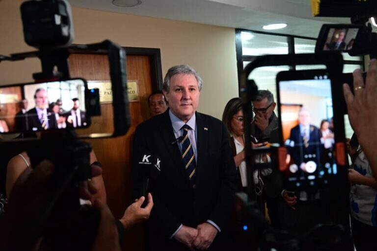 Mafia de pagarés: BNF favorece empresa privada sobre clientes.