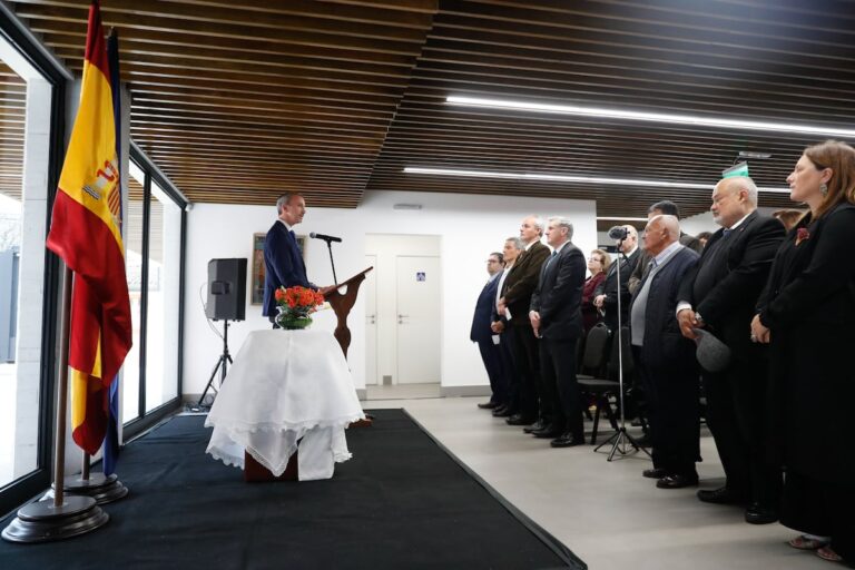 Más de un millón de descendientes de españoles han solicitado la nacionalidad y 1,3 millones más esperan cita previa