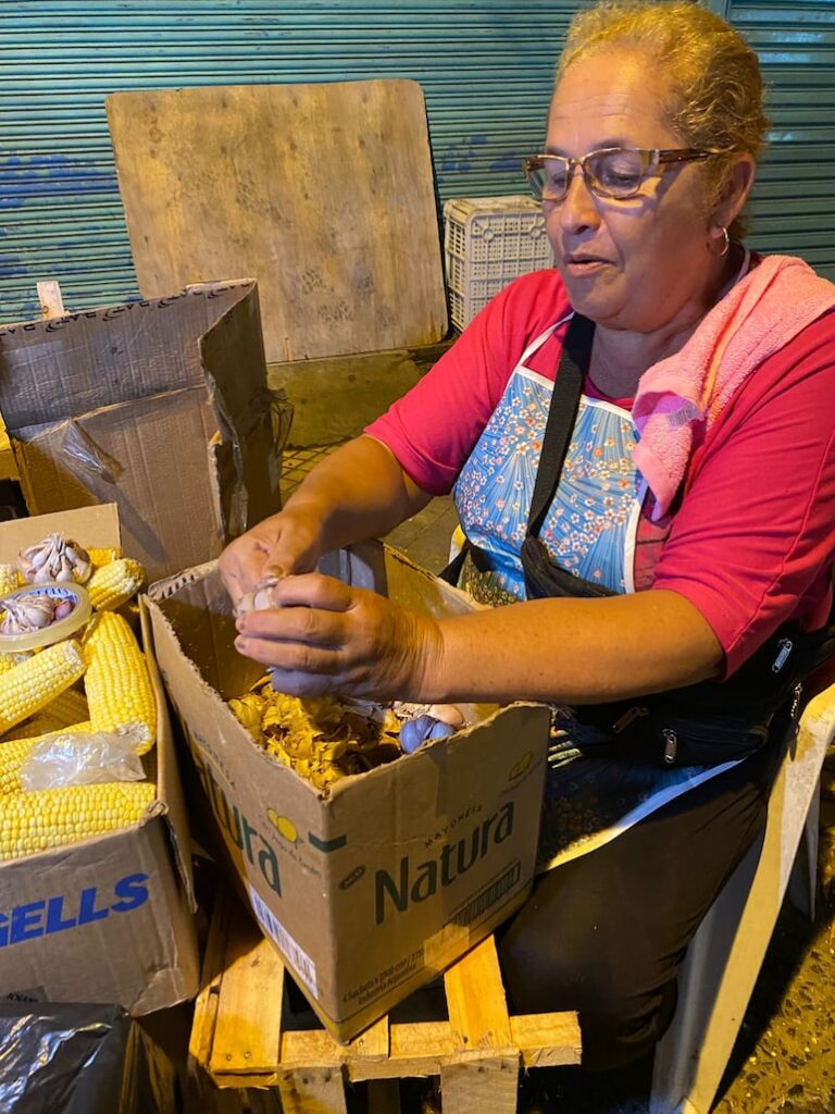 Mercado 4: escaso movimiento y ventas bajas afectan vendedores.