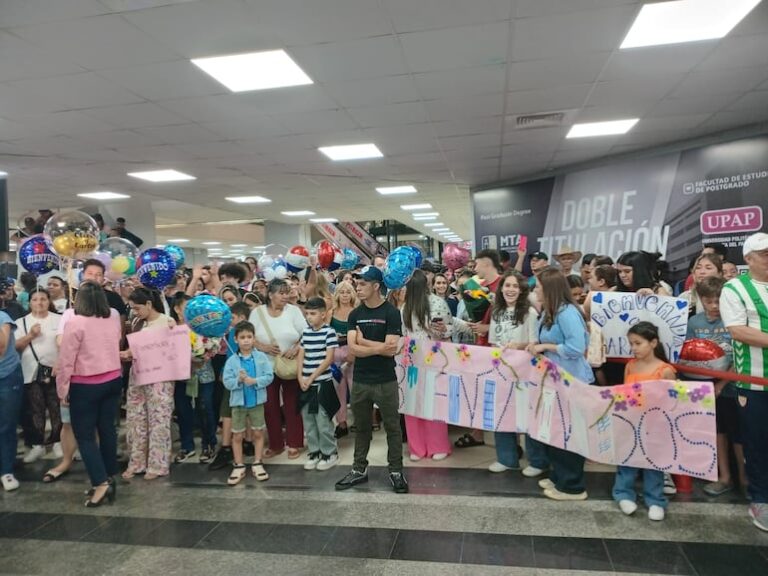 Momentos emocionantes: los encuentros más esperados en el aeropuerto.