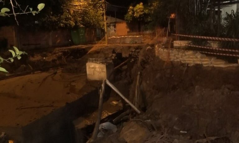 Obras sin finalizar de Nenecho representan riesgo para el tránsito.