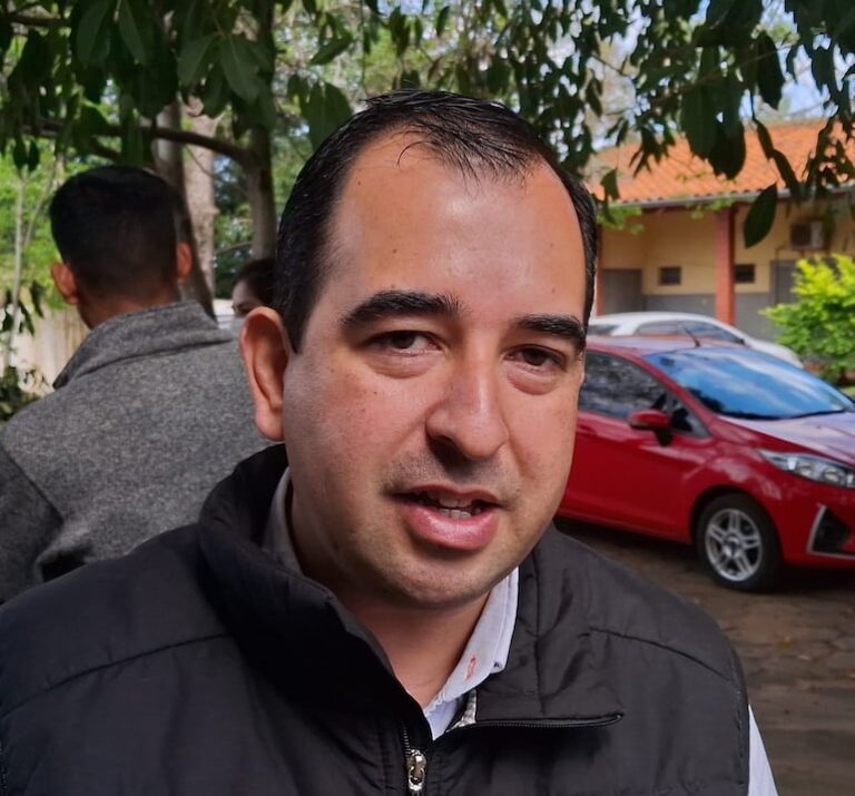 Oposición forma bloque y busca candidatura única en Santa Rosa.