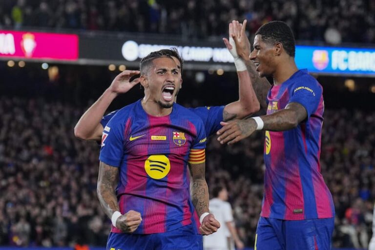 Con un par de goles de ‘Raphinha’, el Barcelona reafirma su liderazgo y concluye el año en la primera posición – Fútbol Internacional.