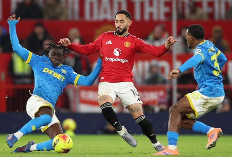 El United se mide a los “Wolves” con Enso González en el banquillo – Premier League.