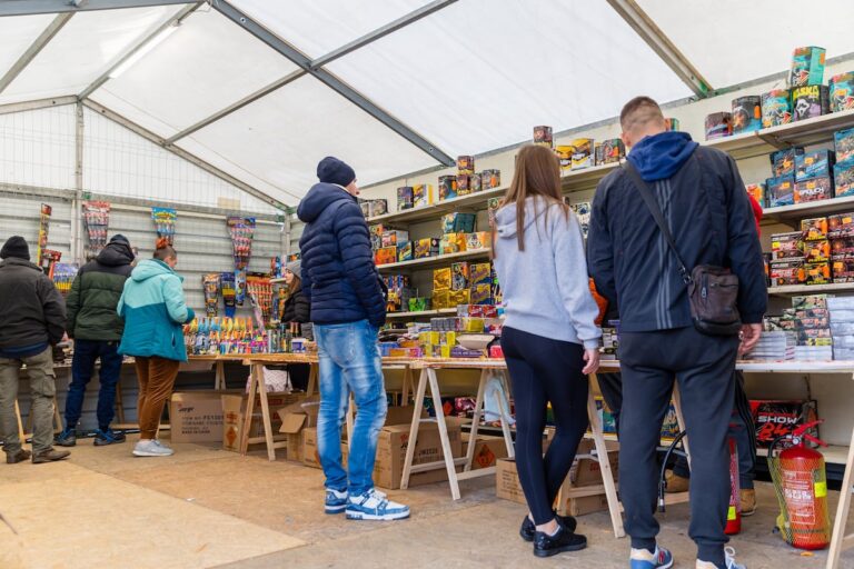 Petardos ilegales y un autobús hacia un mercado polaco: la fiebre pirotécnica alemana se incendia en Nochevieja