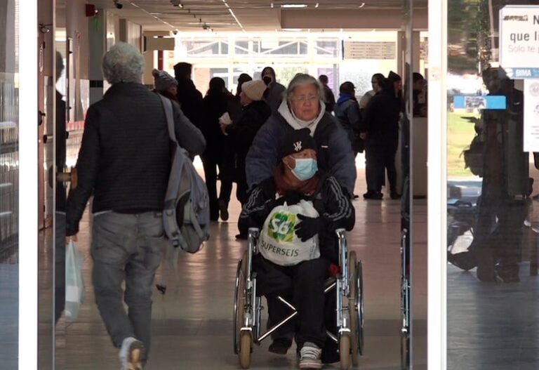 “Préstamos y polladas”: la lucha por medicinas en Clínicas.