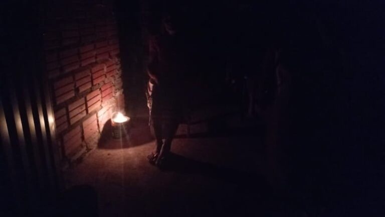 Puerto Barranquerita: familias celebraron Nochebuena y Navidad sin luz.