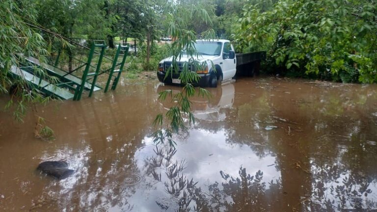 San Lorenzo: alteración de cauces provocó inundaciones en Inmaculada.