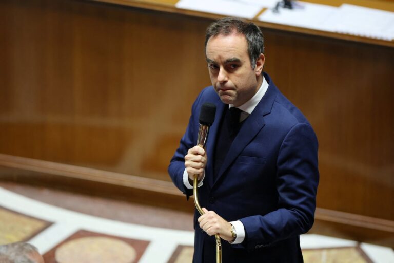 Sébastien Lecornu, primer ministro de Francia, recurre a una ley de emergencia ante la falta de presupuestos