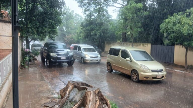 Seis departamentos en alerta por tormentas esta tarde.