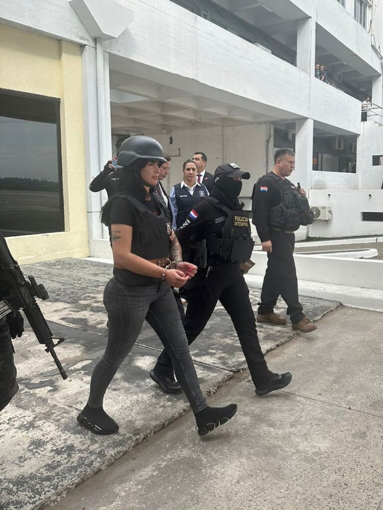 Viñas Cue: destituyen a cúpula por escándalos de García.